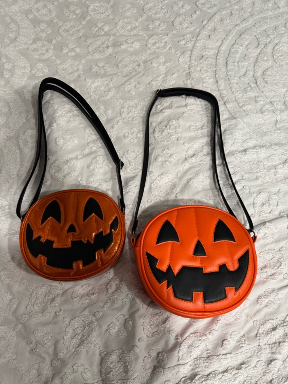 Love pain and stitches Jack-o'-Lantern Pumpkin Crossbody Bags